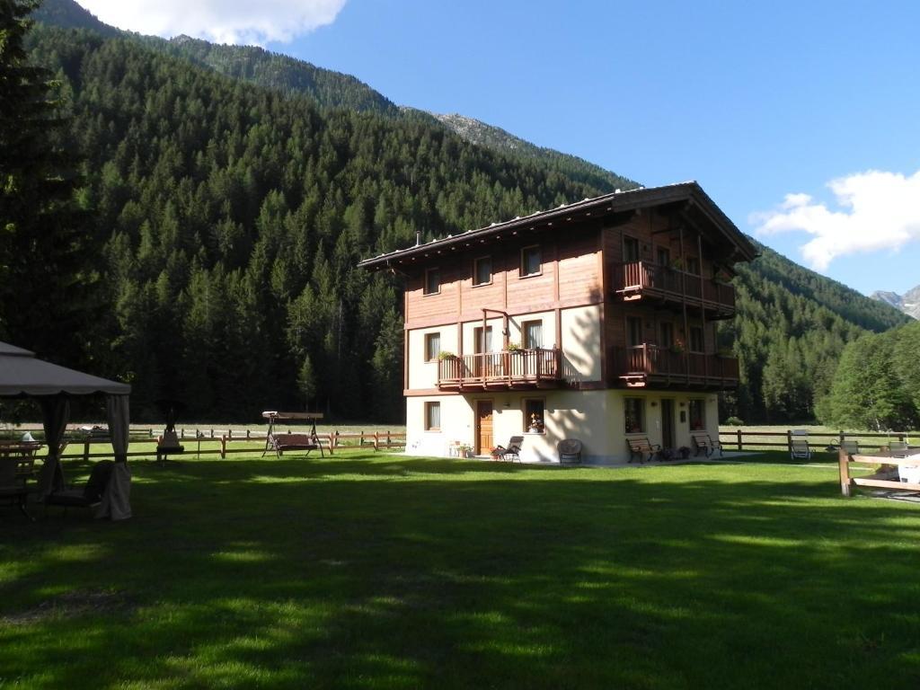 Villa Americana Chambres d'Hotes Champoluc Exterior foto